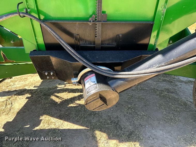 image for item DH1858 Unverferth 325  seed tender