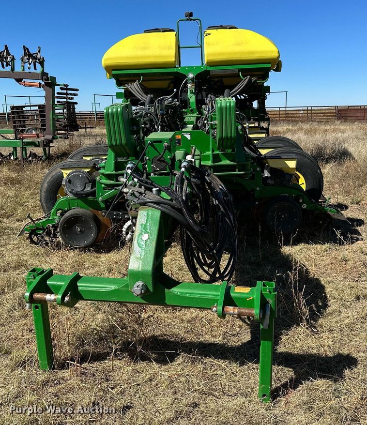 image for item DH1860 John Deere 1775NT  planter