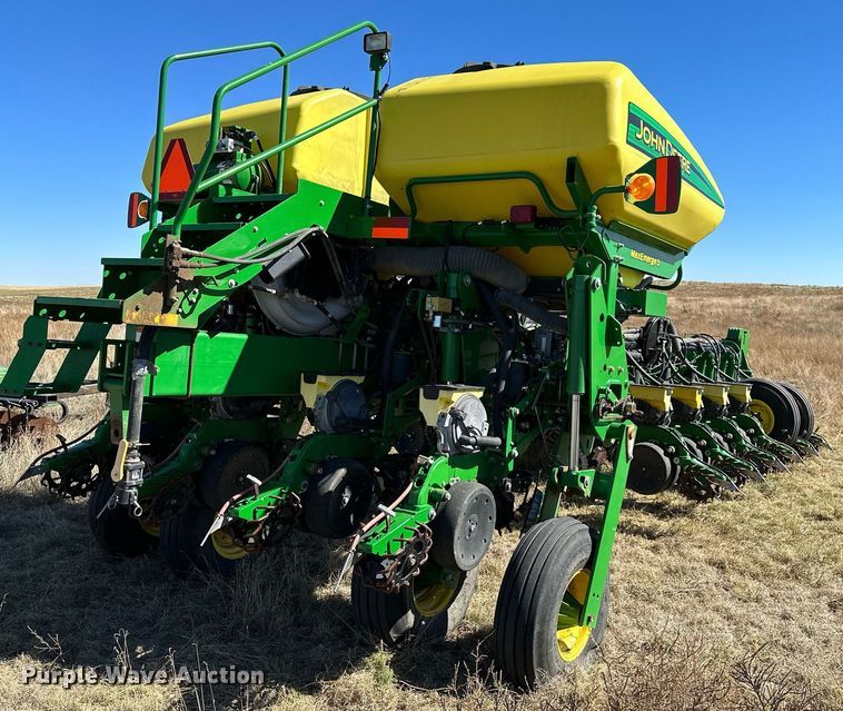 image for item DH1860 John Deere 1775NT  planter