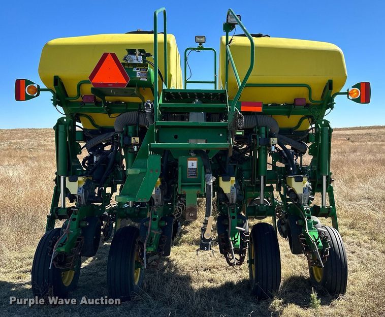 image for item DH1860 John Deere 1775NT  planter