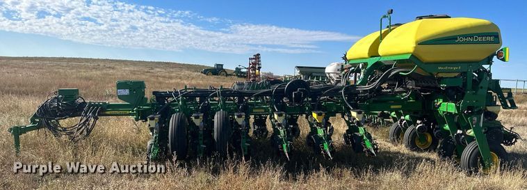 image for item DH1860 John Deere 1775NT  planter