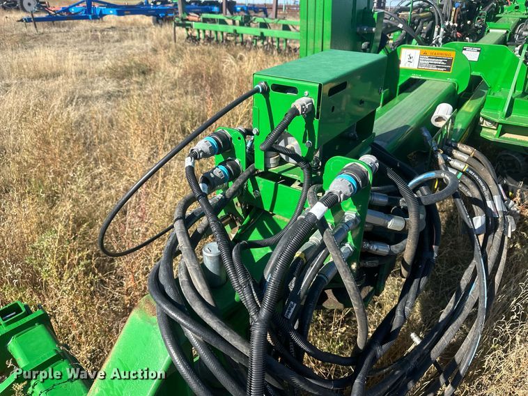 image for item DH1860 John Deere 1775NT  planter