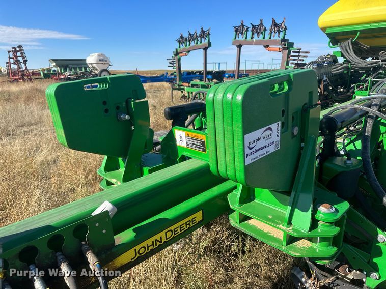 image for item DH1860 John Deere 1775NT  planter