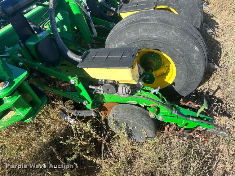 image for item DH1860 John Deere 1775NT  planter