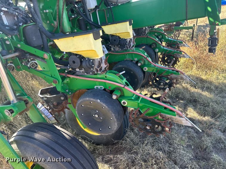 image for item DH1860 John Deere 1775NT  planter