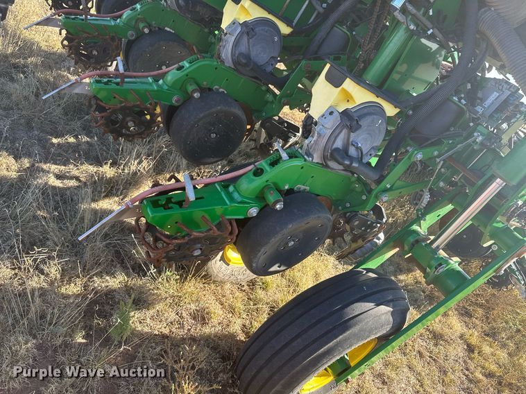 image for item DH1860 John Deere 1775NT  planter