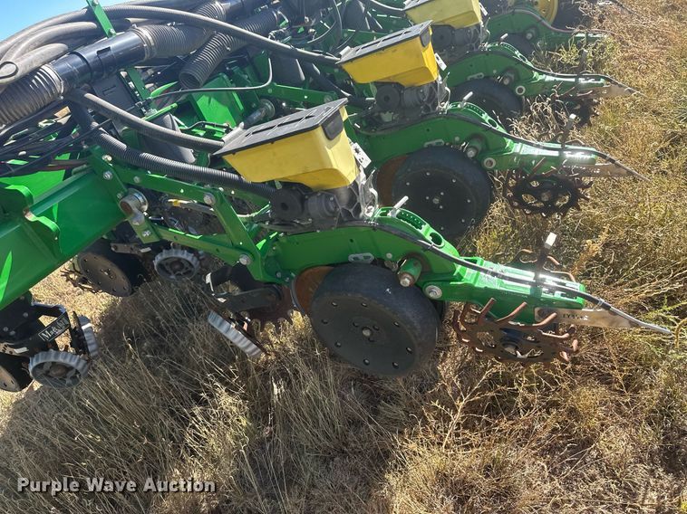 image for item DH1860 John Deere 1775NT  planter