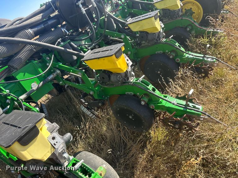 image for item DH1860 John Deere 1775NT  planter