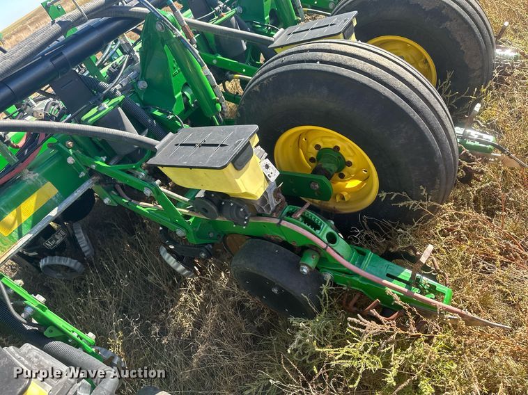 image for item DH1860 John Deere 1775NT  planter