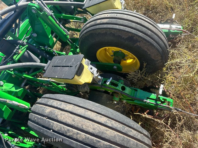 image for item DH1860 John Deere 1775NT  planter