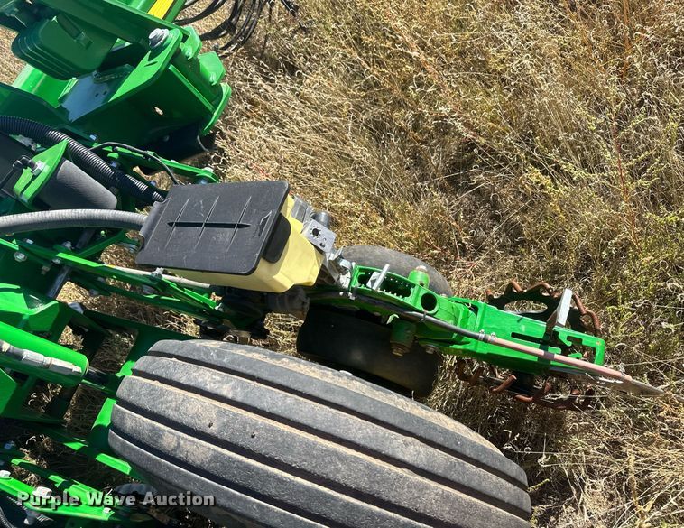 image for item DH1860 John Deere 1775NT  planter