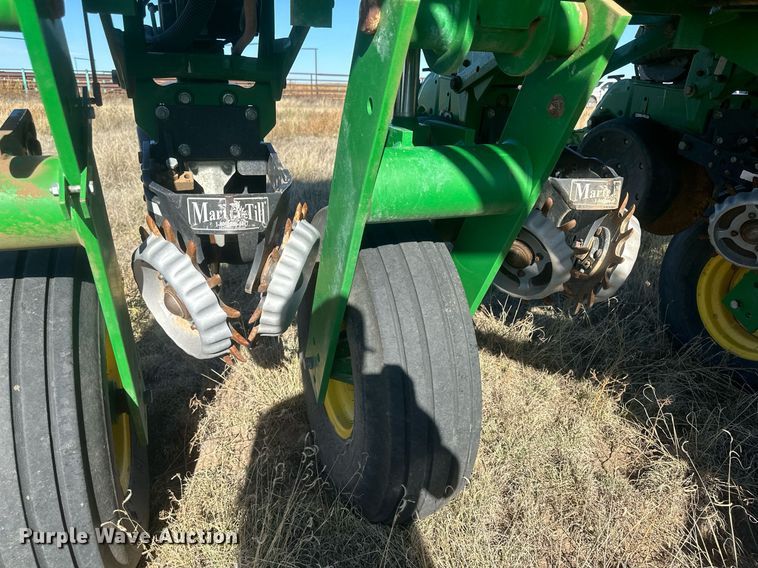 image for item DH1860 John Deere 1775NT  planter