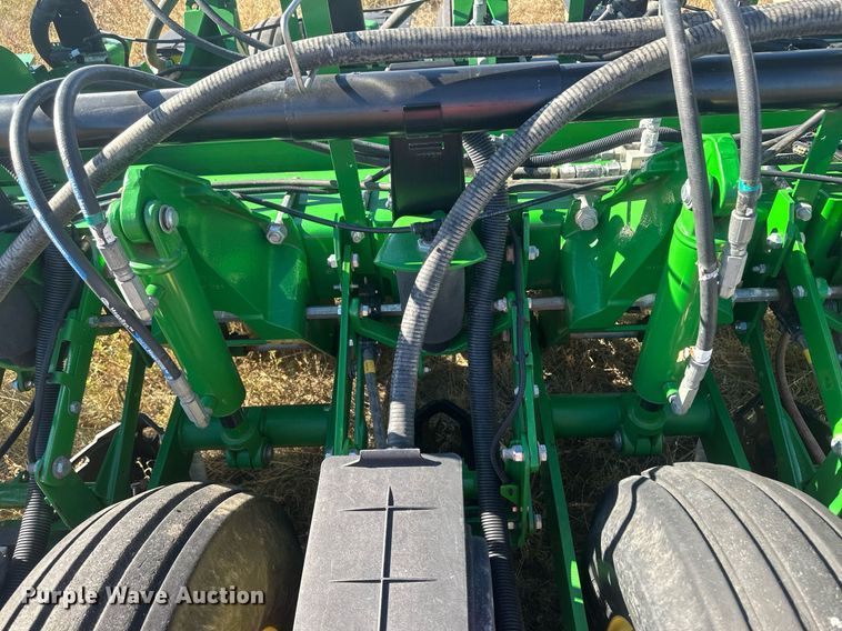image for item DH1860 John Deere 1775NT  planter