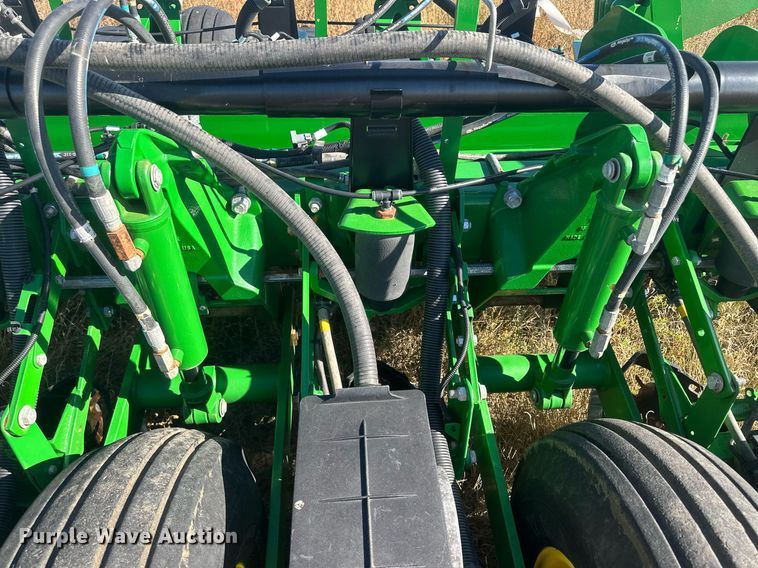 image for item DH1860 John Deere 1775NT  planter