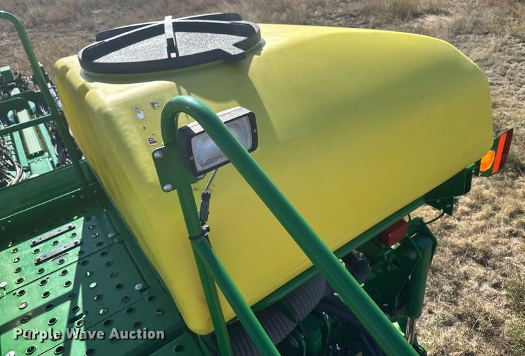 image for item DH1860 John Deere 1775NT  planter