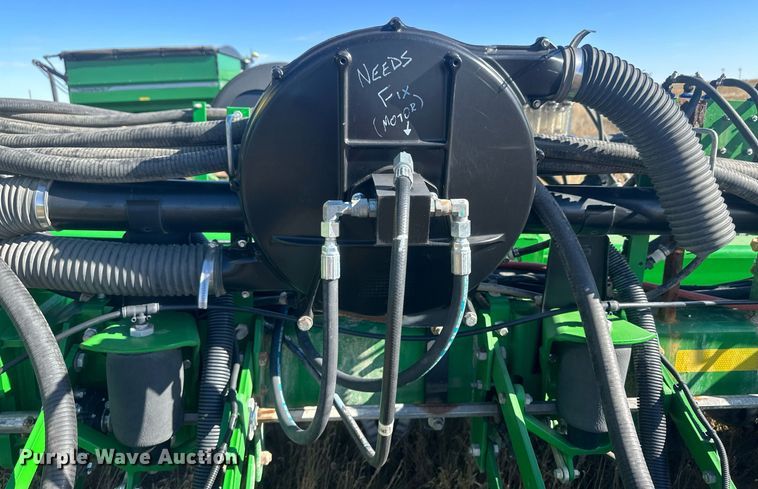 image for item DH1860 John Deere 1775NT  planter