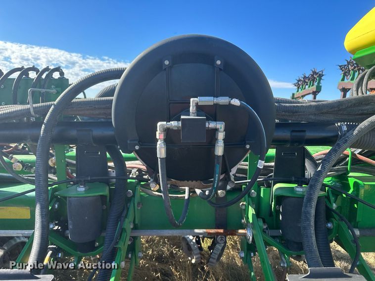 image for item DH1860 John Deere 1775NT  planter