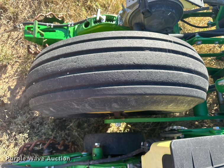 image for item DH1860 John Deere 1775NT  planter