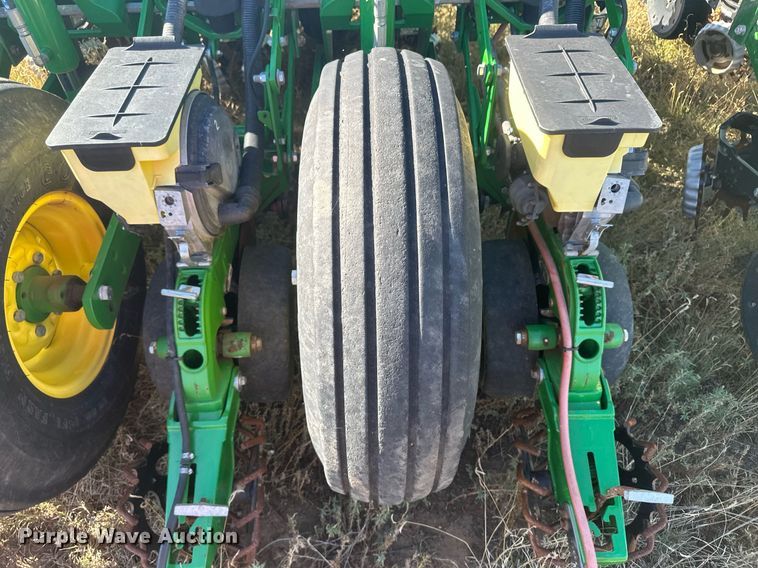 image for item DH1860 John Deere 1775NT  planter