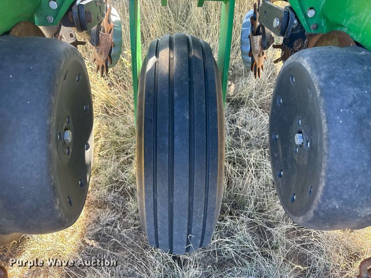 image for item DH1860 John Deere 1775NT  planter