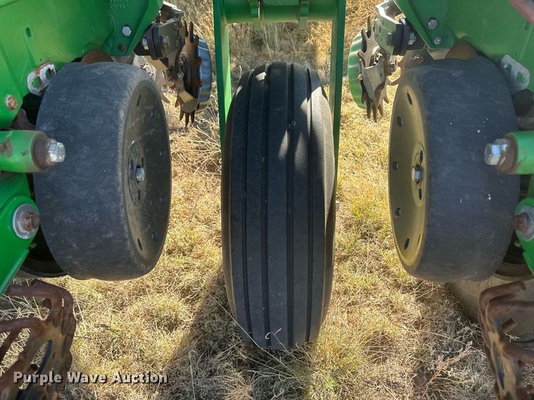 image for item DH1860 John Deere 1775NT  planter