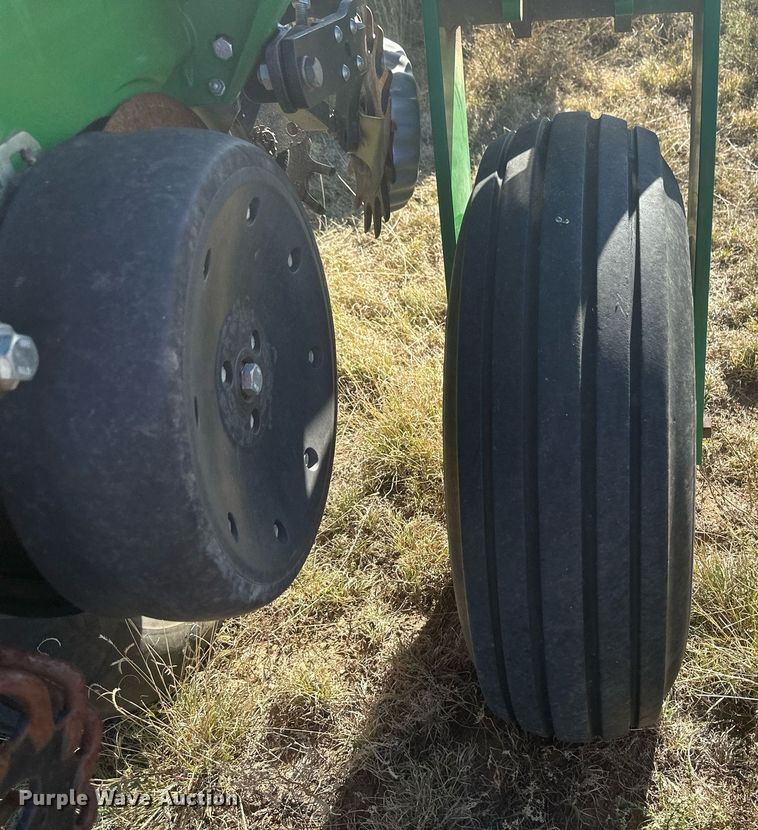 image for item DH1860 John Deere 1775NT  planter