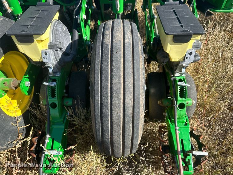 image for item DH1860 John Deere 1775NT  planter