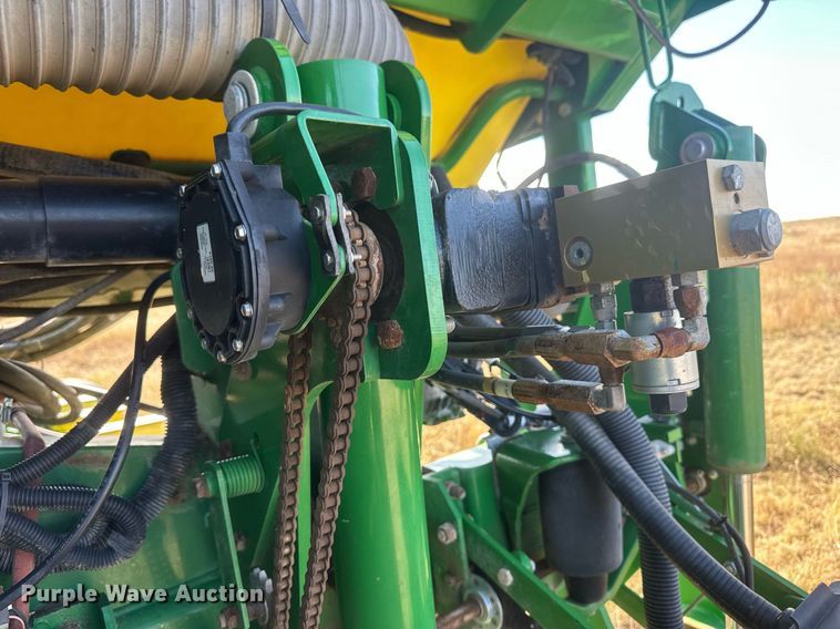 image for item DH1860 John Deere 1775NT  planter