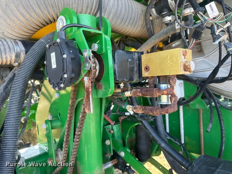 image for item DH1860 John Deere 1775NT  planter