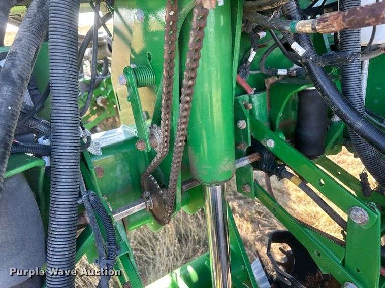 image for item DH1860 John Deere 1775NT  planter