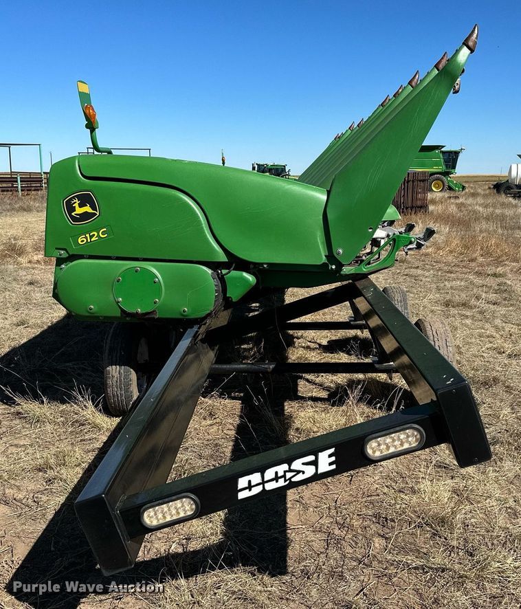 image for item DH1865 John Deere 612C  corn head