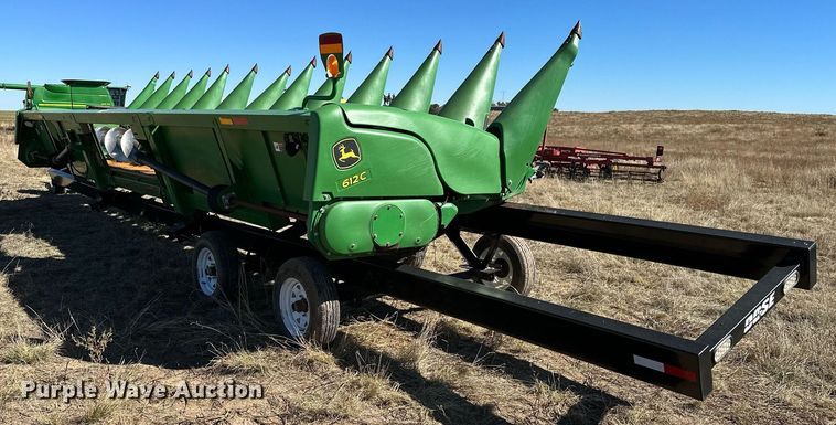 image for item DH1865 John Deere 612C  corn head