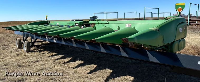 image for item DH1865 John Deere 612C  corn head