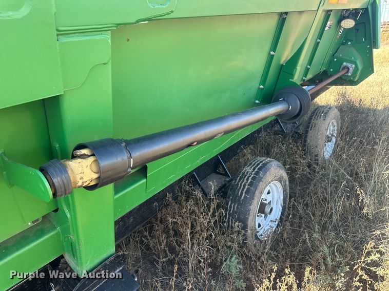 image for item DH1865 John Deere 612C  corn head