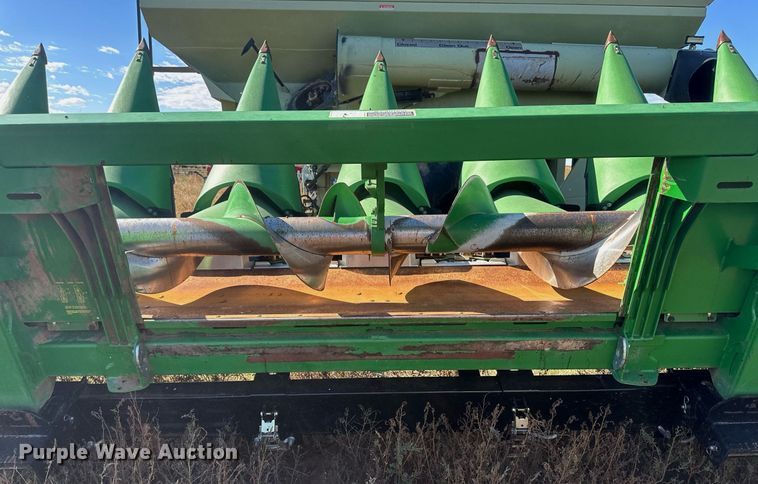 image for item DH1865 John Deere 612C  corn head