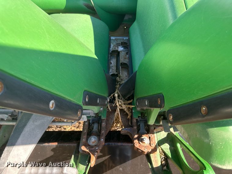 image for item DH1865 John Deere 612C  corn head