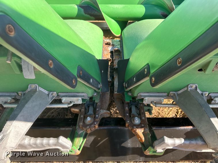 image for item DH1865 John Deere 612C  corn head