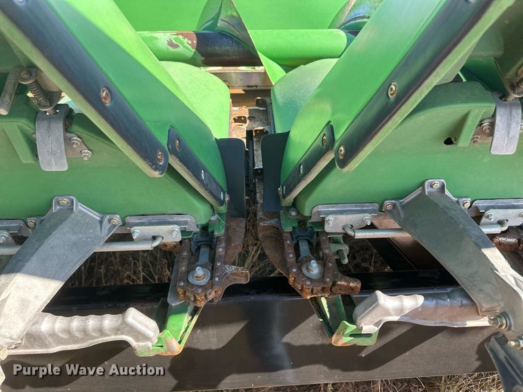 image for item DH1865 John Deere 612C  corn head