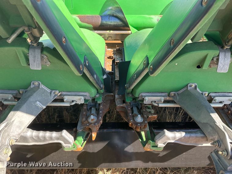 image for item DH1865 John Deere 612C  corn head