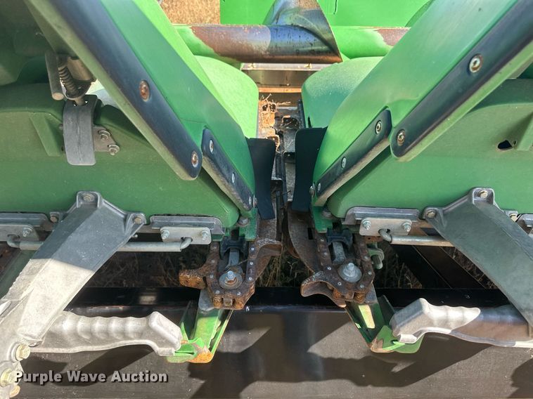 image for item DH1865 John Deere 612C  corn head