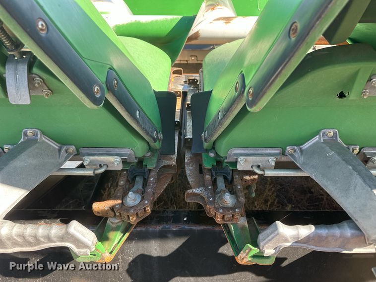 image for item DH1865 John Deere 612C  corn head