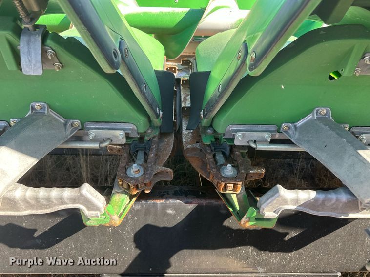 image for item DH1865 John Deere 612C  corn head