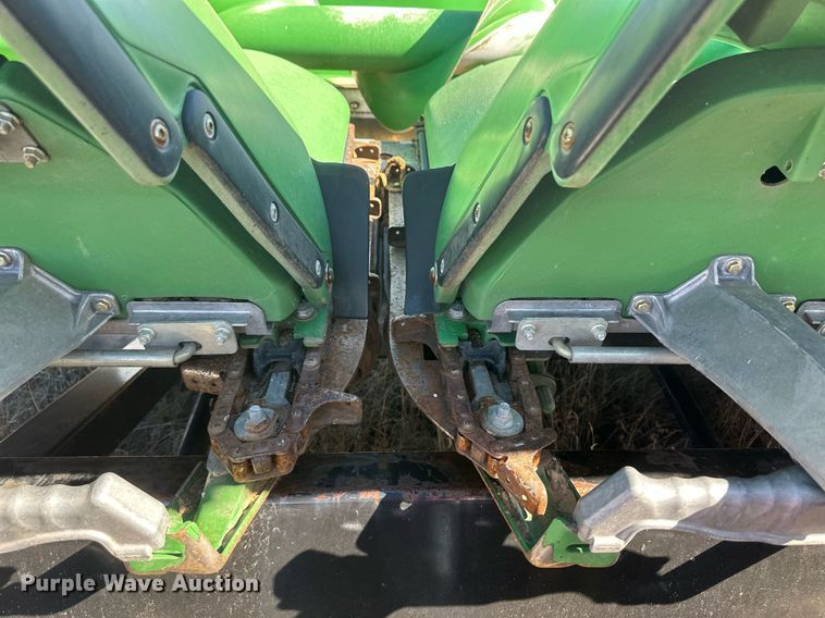 image for item DH1865 John Deere 612C  corn head