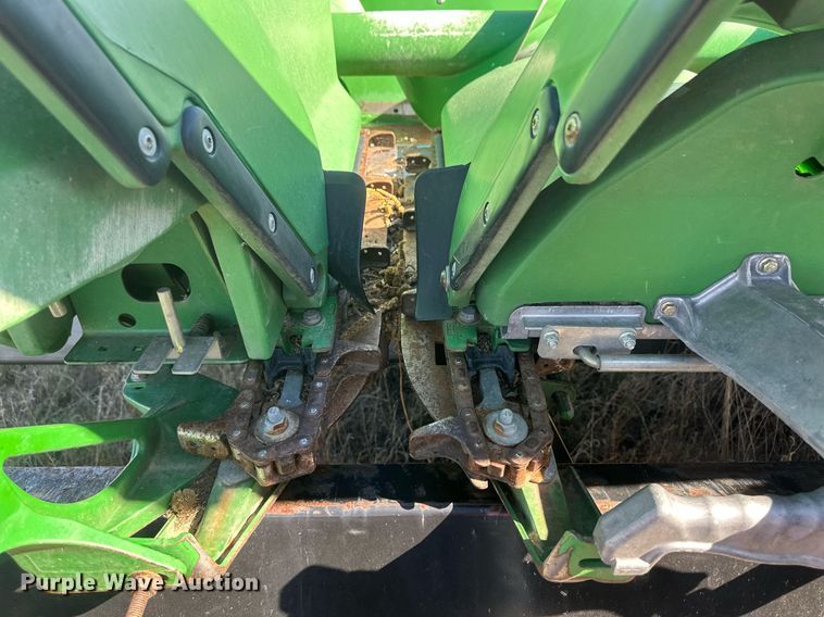 image for item DH1865 John Deere 612C  corn head