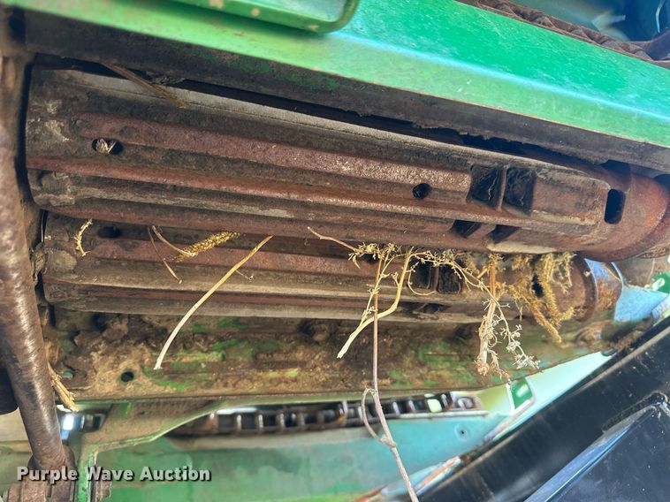 image for item DH1865 John Deere 612C  corn head