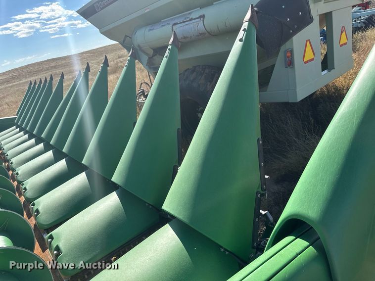 image for item DH1865 John Deere 612C  corn head