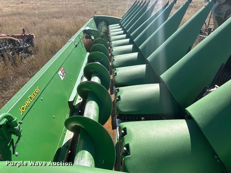 image for item DH1865 John Deere 612C  corn head