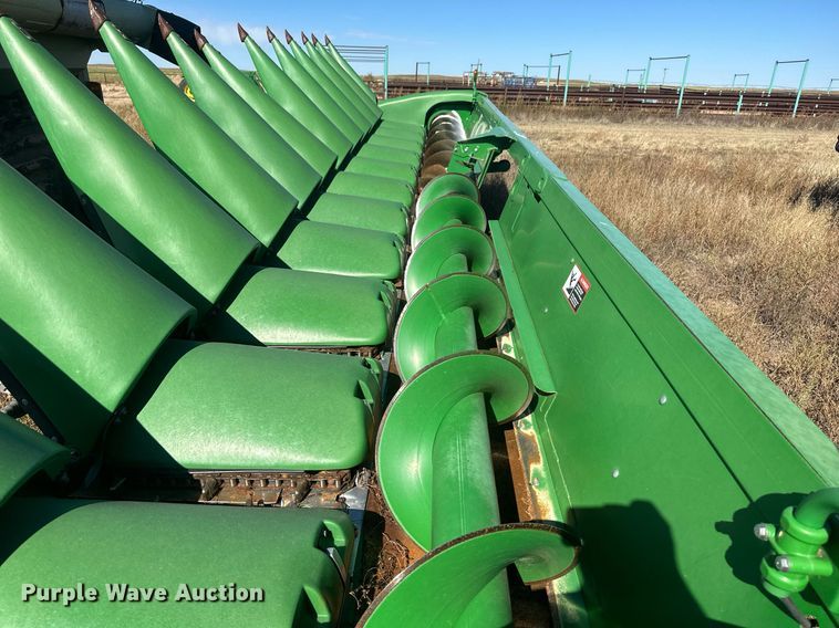 image for item DH1865 John Deere 612C  corn head