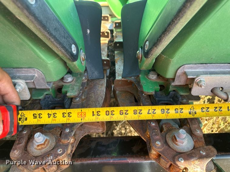 image for item DH1865 John Deere 612C  corn head