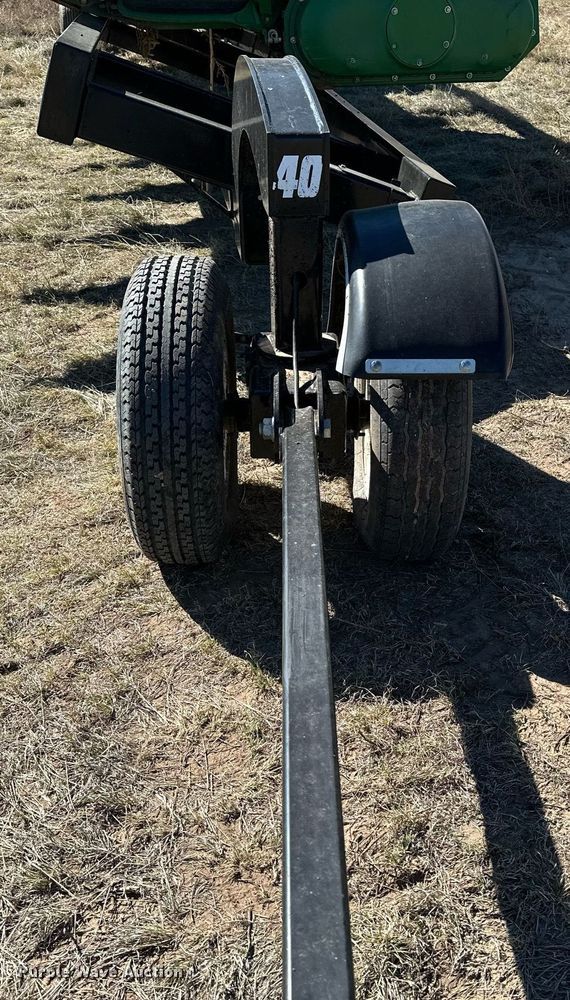 image for item DH1865 John Deere 612C  corn head